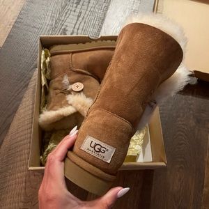 UGGS